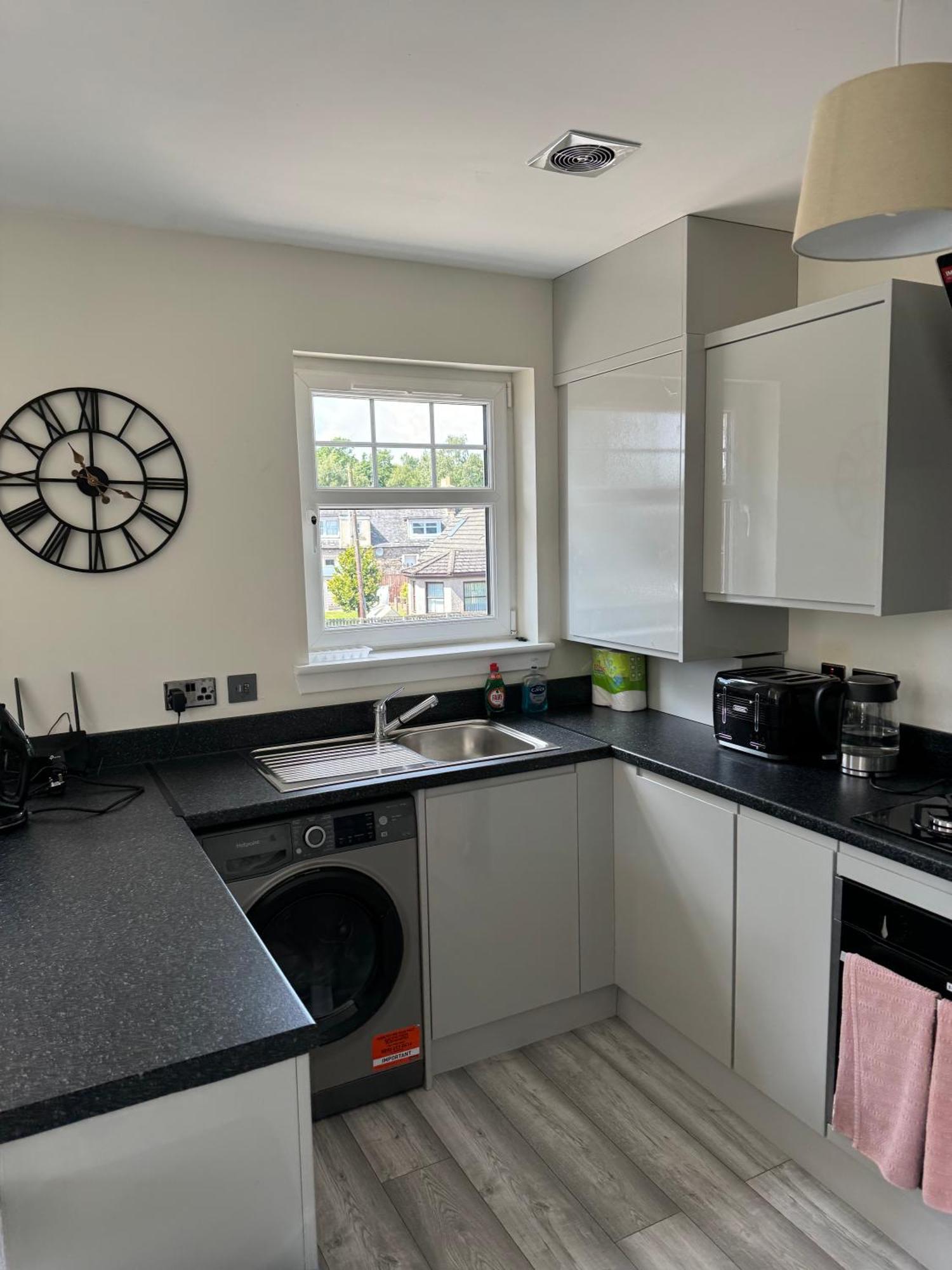 Modern 3 Bedroom Apartment In Markinch, Fife Екстериор снимка